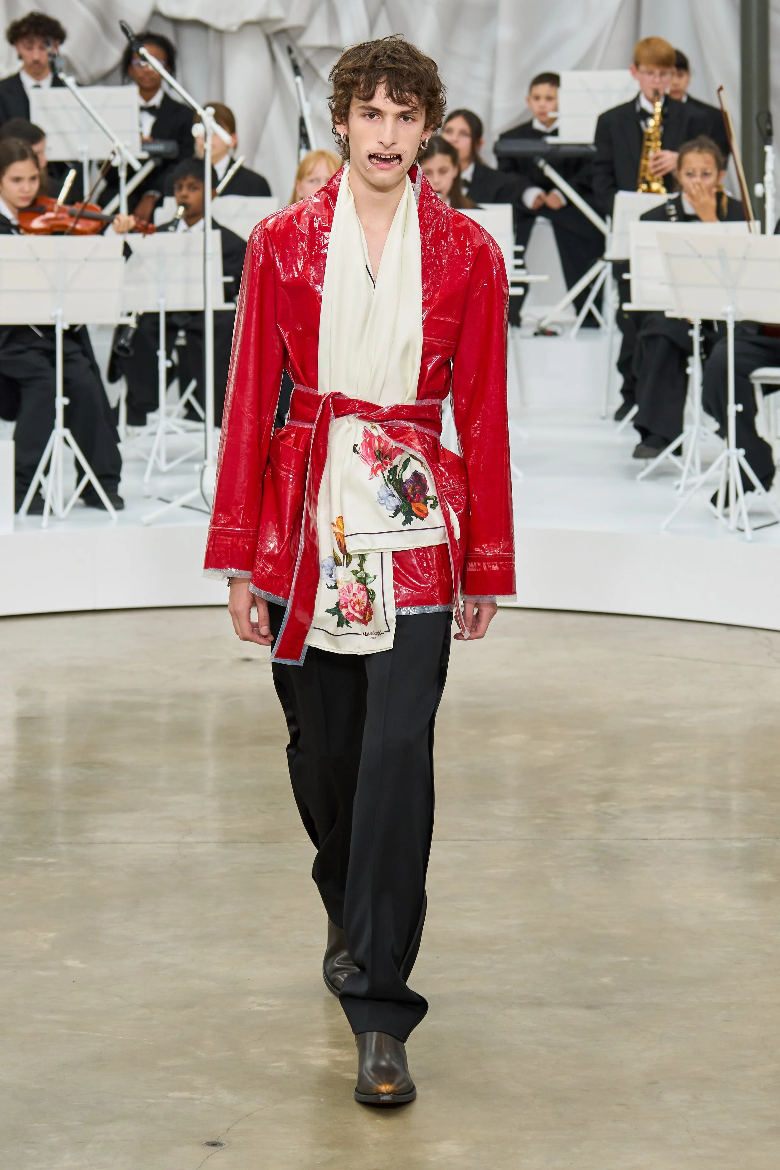 MAISON MARGIELA SS26 - SHOW REPORT - BEHIND THE BLINDS —